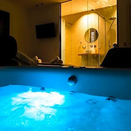Maximum Hub Suite&spa Oda ve Kahvaltı 4*