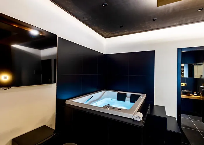 Maximum Hub Suite&spa